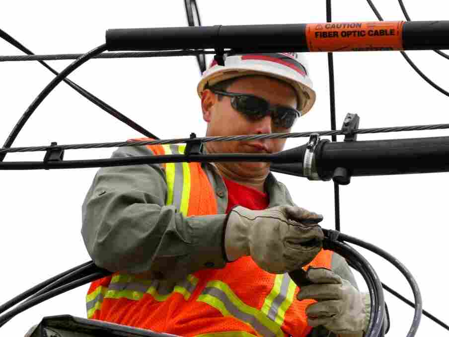 Verizon lineman Verizon lineman